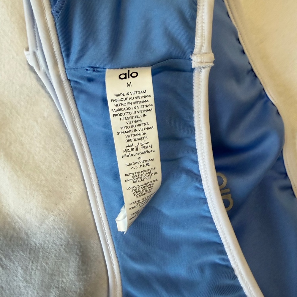 Alo Airlift Charger Bra Clear Blue with White Trim - Picture 6 of 6